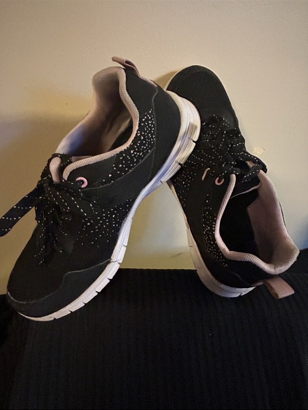 Spiez-Black & Pink Women's Athletic Sneakers